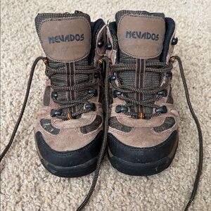 Nevados Kids Outdoor Boots - Brown and Black